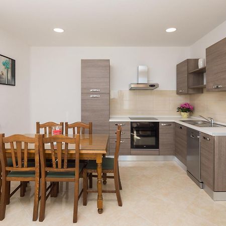 Sandy Beach Apartment Omiš Eksteriør billede
