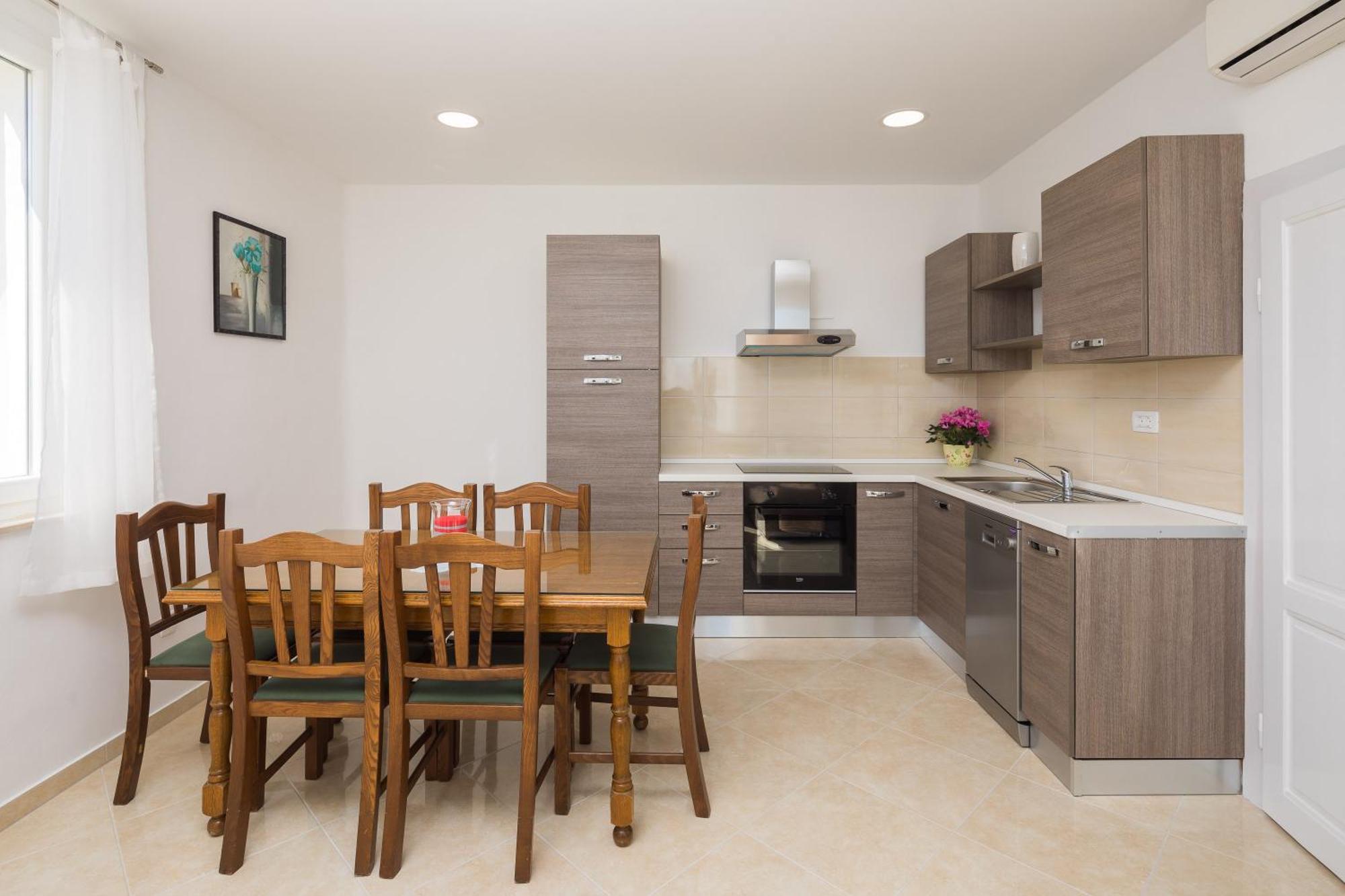 Sandy Beach Apartment Omiš Eksteriør billede