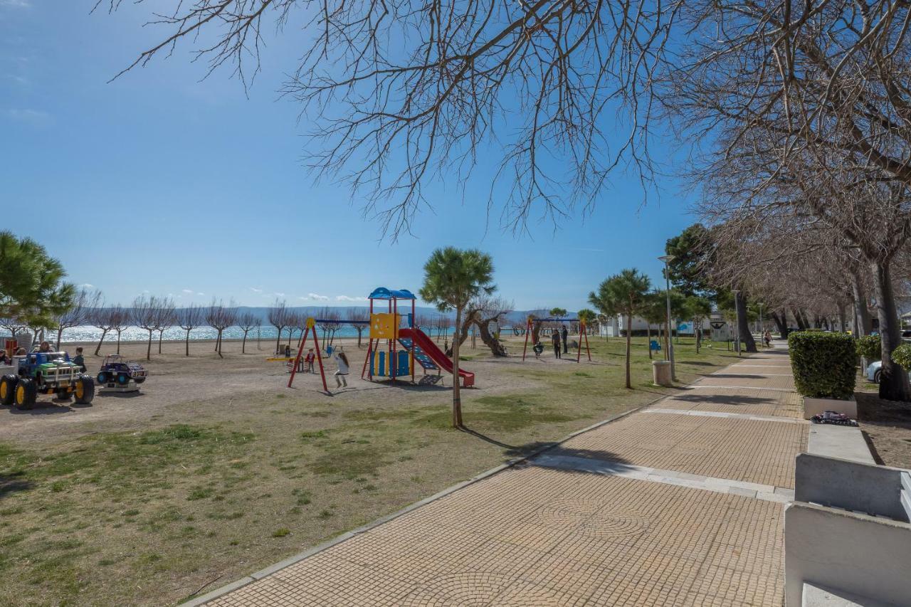 Sandy Beach Apartment Omiš Eksteriør billede