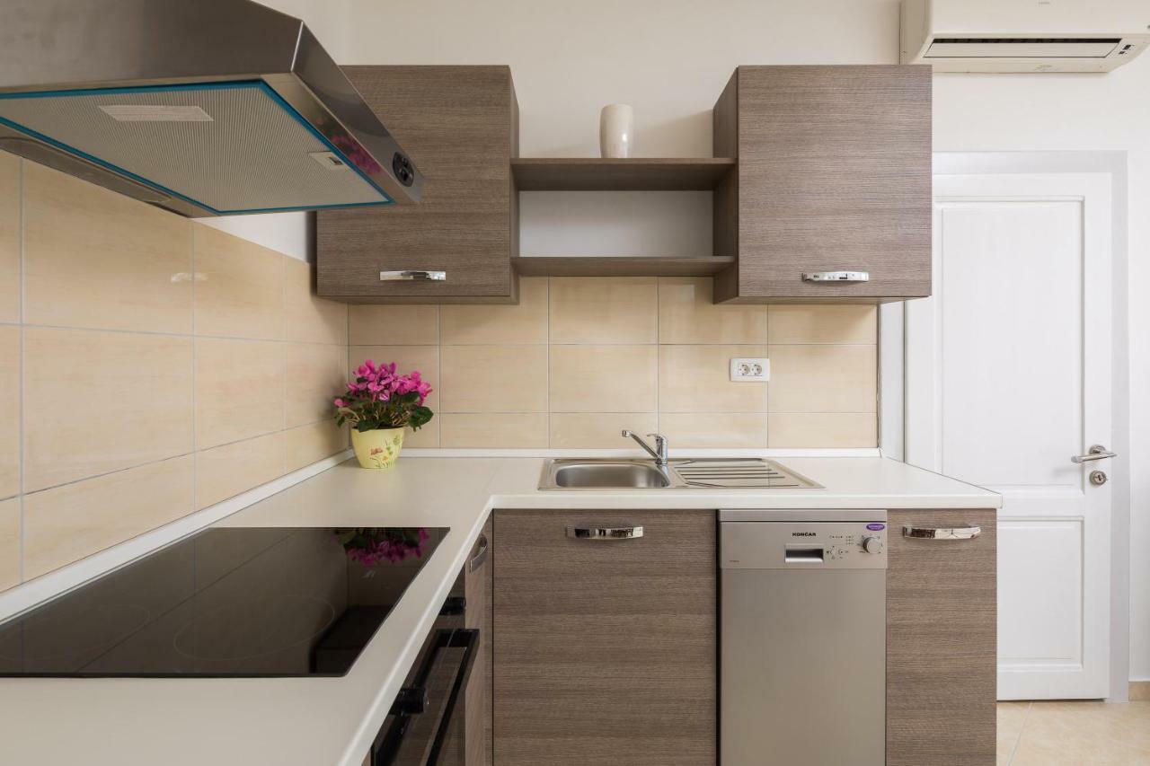 Sandy Beach Apartment Omiš Eksteriør billede